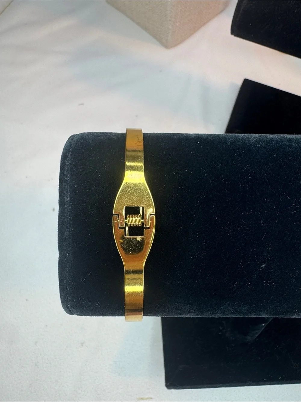 N/A elegant gold